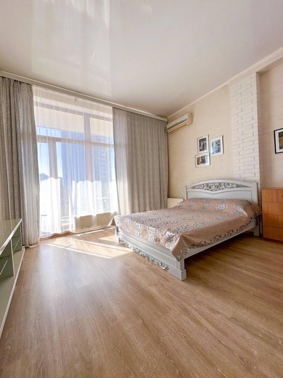 Апартаменты В Аркадийском Дворце У Моря Odessa Exterior foto