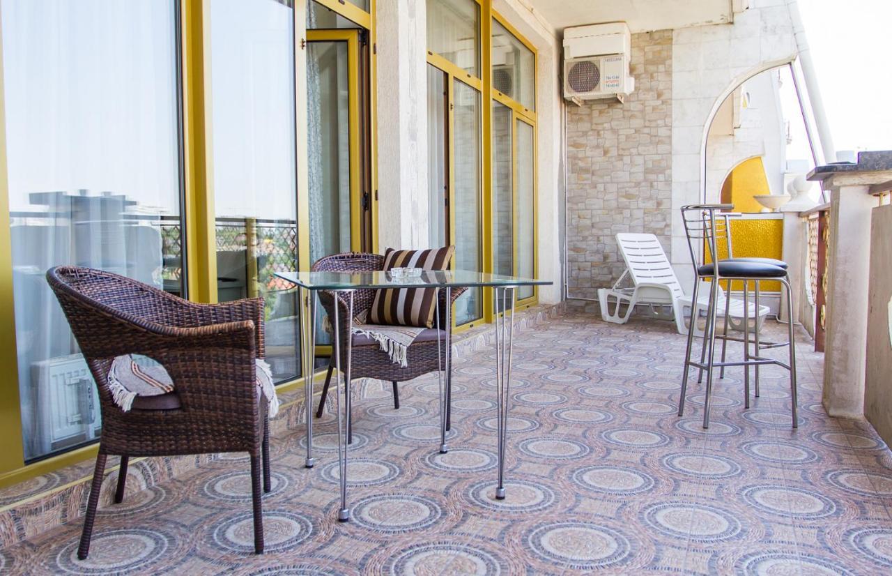 Апартаменты В Аркадийском Дворце У Моря Odessa Exterior foto